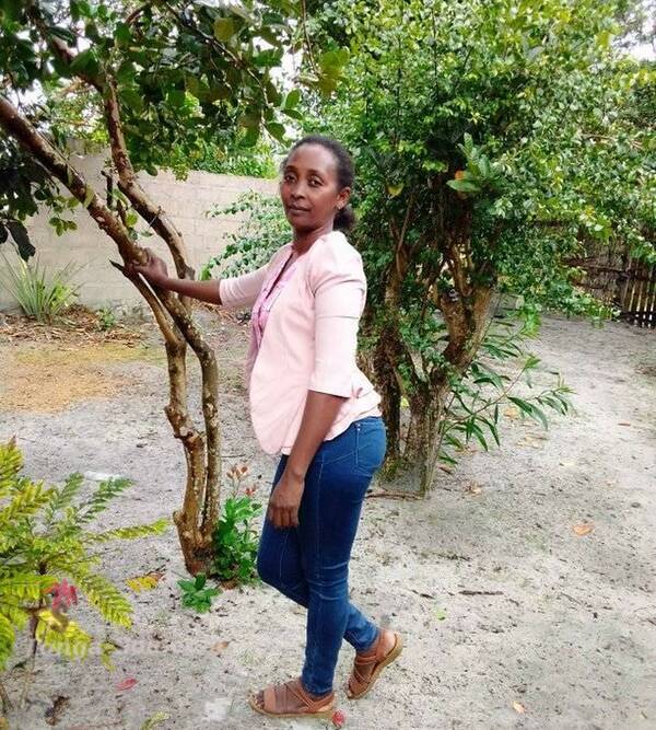 Une femme seule a la recherche de son apollon