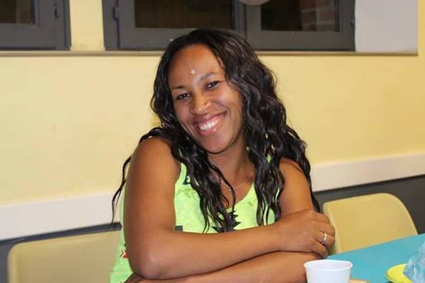 Jeune femme cherche faire connaissance