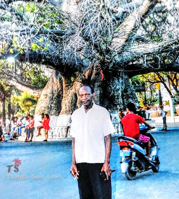 Bien regarder mon profil, avant...et voir 65 ans, homme noir, et ...