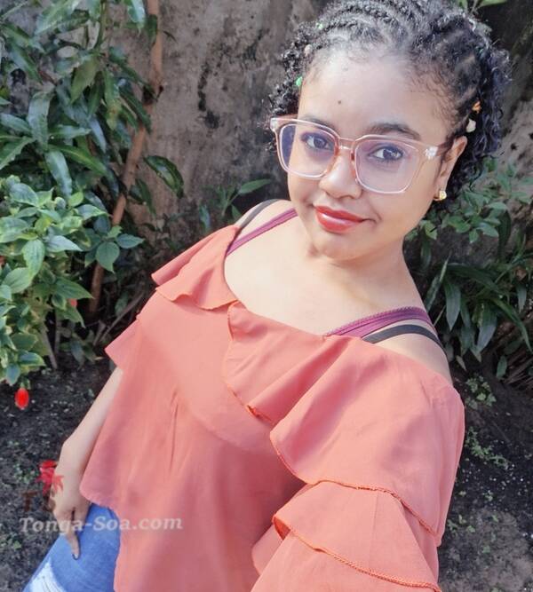 Flora - 21 ans  - Madagascar
