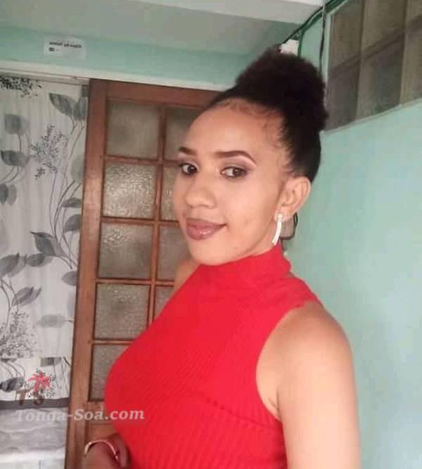 Bonjour. une femme qui a un coeur à prendre