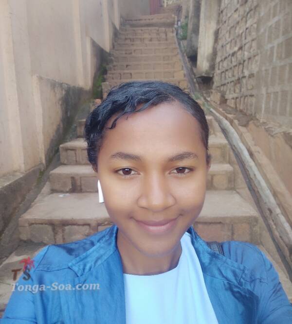 Cherche travail dans le domaine informatique, developpement d'app...