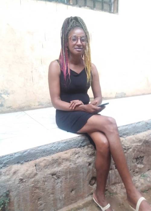 Femme africaine sérieuse et honnête