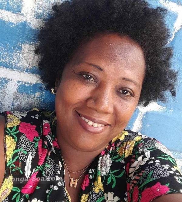 Femme seule besoin de tendresse a la vie