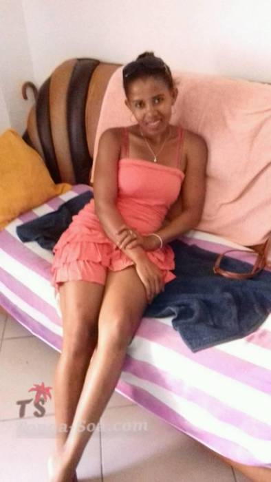 Une femme abandonnée cherche un homme pour la vie 