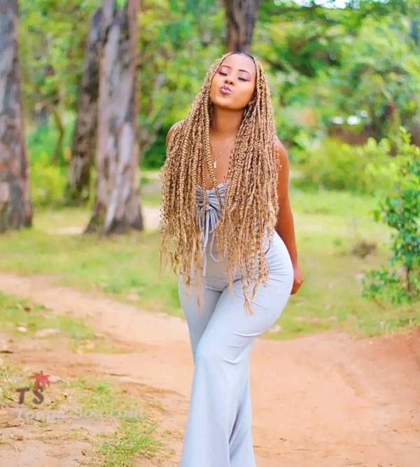 Jeune femme a la recherche de l amour