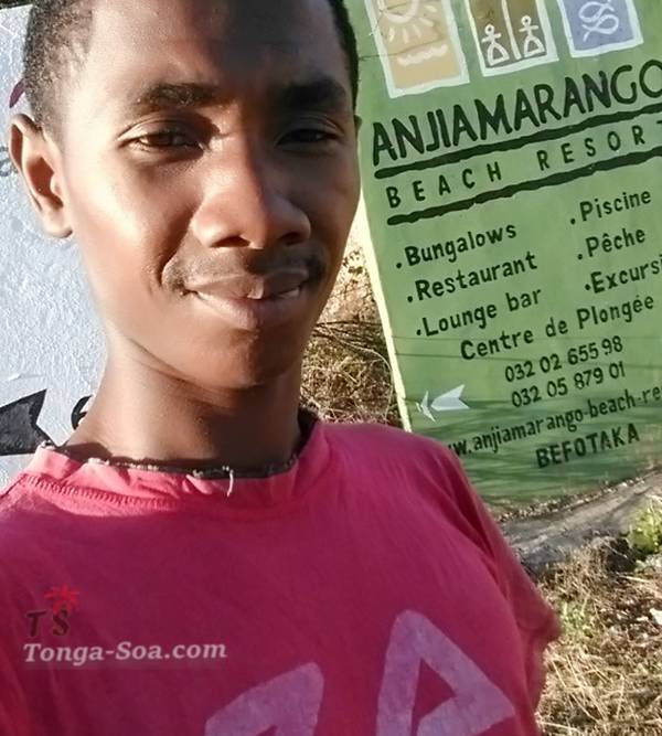 Je aide pour les enfants na pas de parents et pas de l' école ...