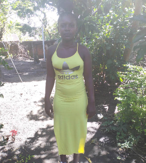 Jeune femme serieuse pour le foyer 