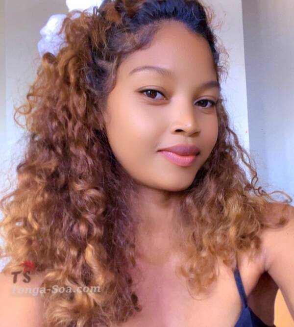 Je sis une femme serieuse et romantique 