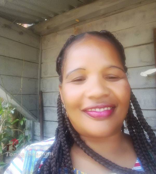 Une femme très sérieuse et sympa cherche un homme simple.