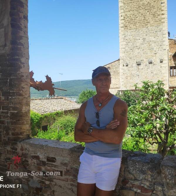 Heureux à deux en vue de profiter un maximum de toutes les belles...