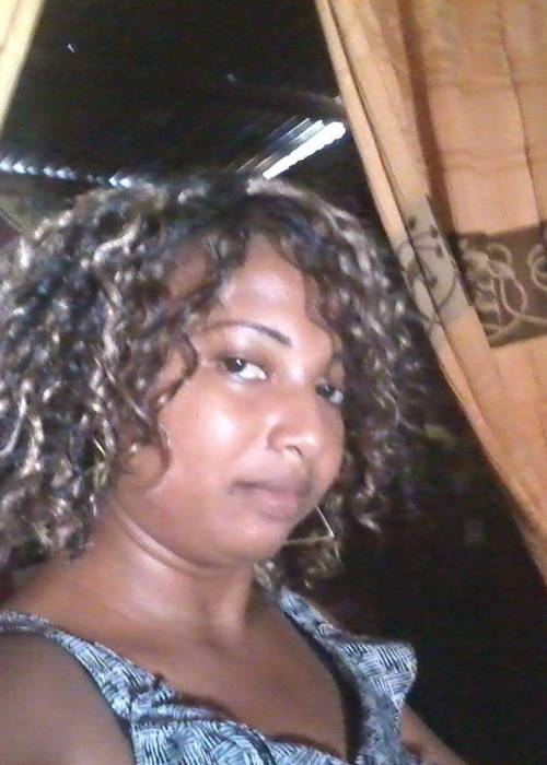 Femme sérieuse qui souhaite refaire sa vie