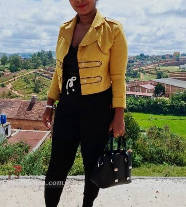 Femme forte & présence lumineuse à ta recherche