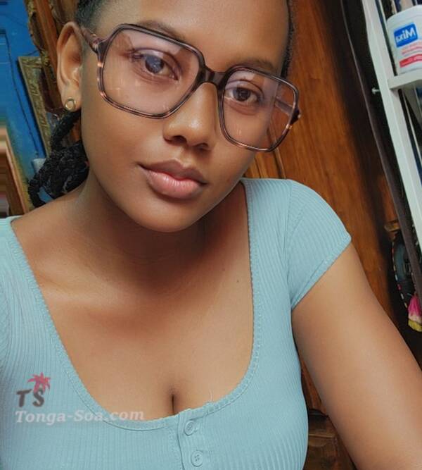 Celibataire douce en quete d'une relation authentiquehello