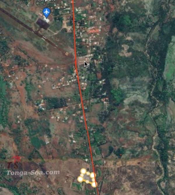 Terrain bord de route nationale 