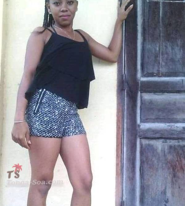 Jeune femme pour le foyer et vivre ensemble avec quelq'un du seri...