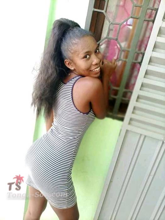 Je suis une fille, gentille, sérieuse.