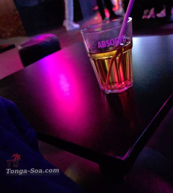 Homme a la recherche de son diamant a polir 