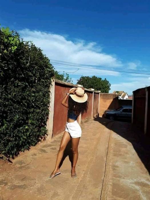 Jeune femme du nord est 