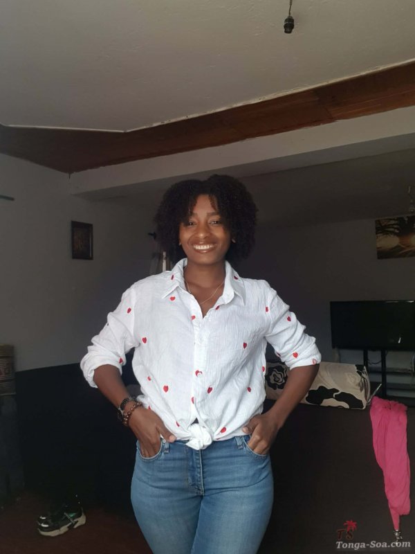 Femme sérieuse en vue de mariage