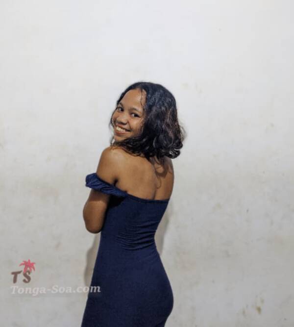 Ine belle malgache cherche son autre moitie 