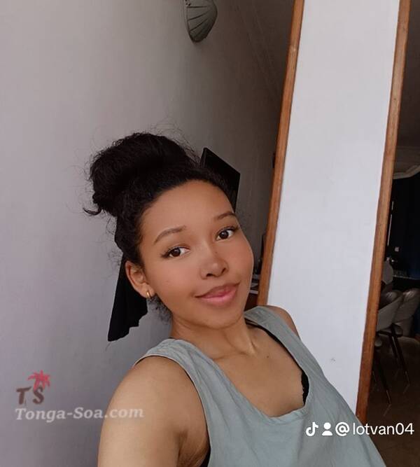 Je cherche quelqu'un à aimer, qui m'aimera aussi.