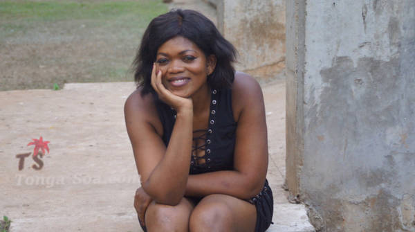 Est-il ici ? j'attends bien