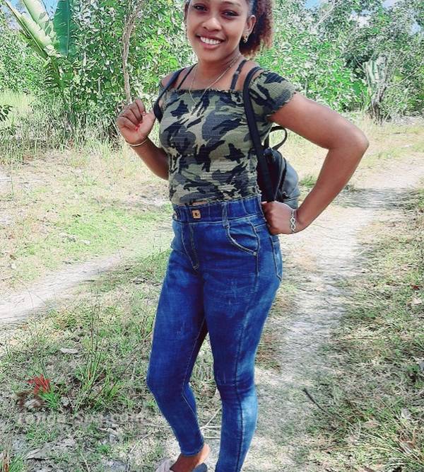 Femme célibataire de 23 ans cherche homme pour rencontre sérieuse