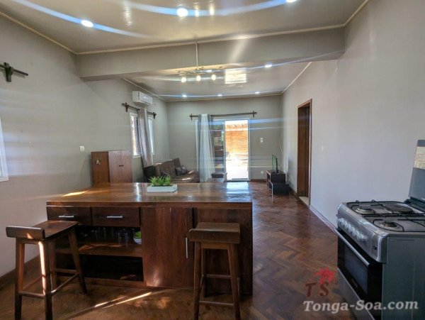 Maison meublée située à besakoa toliara, clôturée en dur avec por...