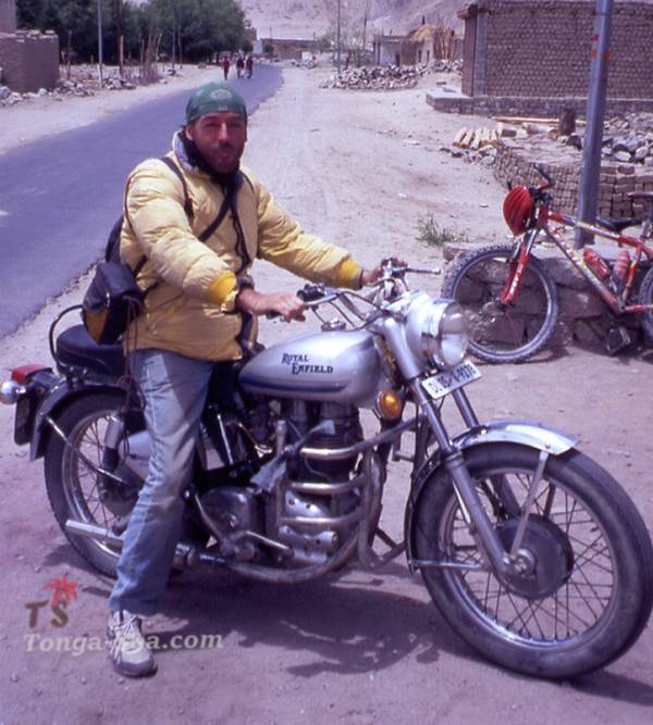 Je cherche une guide femme :-) pour traduction dans une voyage.