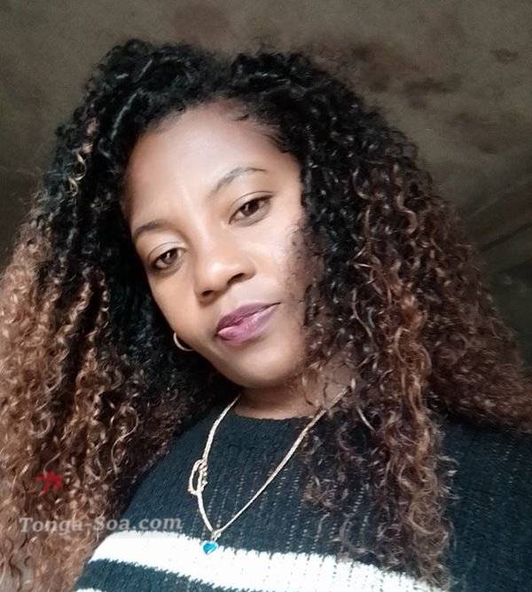 Jeune femme serieuse pour le mariage 