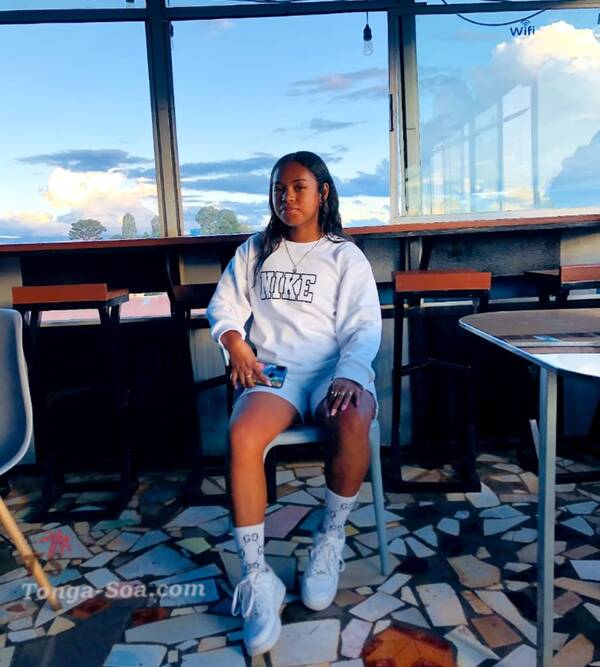 Cherche main tentre pour écrire les première payes d'une belle hi...